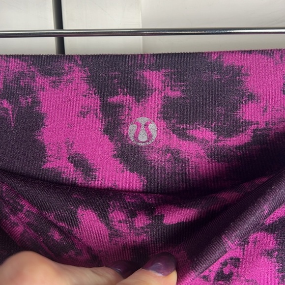Lululemon Wunder Under Crop II Tie Dye Leggings Size 4 Regal Plum Black - Picture 11 of 11